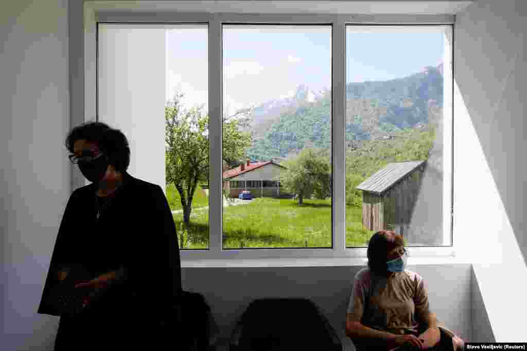 Місцеві чекають на вакцину