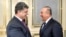 Президент Украины Петр Порошенко и министр иностранных дел Турции Мевлют Чавушоглу, Киев, 10 ноября 2014 года.