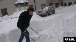 Кулдан көрәк төшкәне юк. 