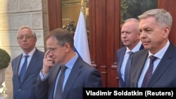 Российская делегация во главе с Владимиром Мединским (второй слева) в Стамбуле. 15 мая 2025 года