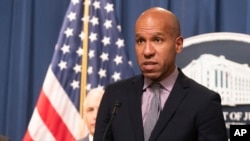 Вашингтон має намір продовжувати використовувати весь спектр інструментів для боротьби з незаконними потоками грошових коштів, які сприяють дестабілізаційній діяльності Ірану, заявив Браян Нельсон