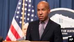 За словами заступника міністра фінансів Брайана Нельсона, цей крок підкреслює готовність Вашингтону обмежити нелегальний потік коштів