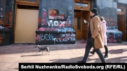 Ходоловський: 80 тисяч гривень за прибирання 450 квадратних метрів на фасаді і 150-200 квадратних метрів на вулиці 