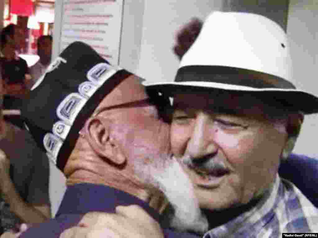 Встреча в аэропорту в 2010 году