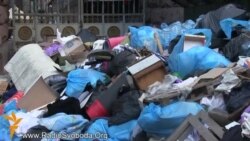 200 комунальників прибирають КМДА