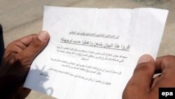 Пока дипломаты совещаются, израильская армия продолжает «зачищать» юг Ливана от боевиков «Хезболлах». В обращенных местным жителям листовках им настоятельно рекомендуется не пользоваться автотранспортом