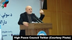 دَ افغانستان د سولې عالي شورا د دارالانشاء رئیس محمد عمر داوودزی یوه خبري غونډې ته د وینا پر مهال, 25 Feb 2019 