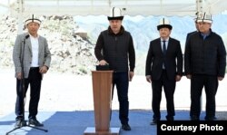 Садыр Жапаров объявляет о запуске строительства Камбаратинской ГЭС-1. Джалал-Абадская область. 8 июня 2022 года.