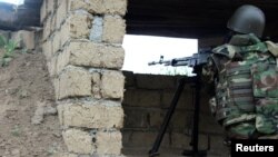 Ադրբեջանցի զինծառայողը հայկական Զինված ուժերի հետ շփման գծում, արխիվ