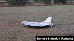 Пошкоджений дрон в польському селі Чосновка, 10 вересня 2025 року. На думку Вітакера, порушення Росією повітряного простору НАТО можна приписати «безрозсудності та некомпетентності»