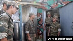 Министр обороны Армении Сейран Оганян встречается с пограничниками, 2012 г․