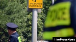 Еще год назад представители центральных властей и мэрии Тбилиси заговорили о начале программы по повышению безопасности на дорогах страны, однако особых сдвигов в этом направлении за этот период замечено не было