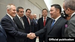 Садыр Жапаров на встрече с предпринимателями. Стамбул, 11 ноября 2021 года. 