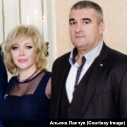 Учасник херсонської територіальної оборони Віталій Лапчук і його дружина Альона Лапчук. 22 травня 2022 року тіло чоловіка знайшли в річці Дніпро