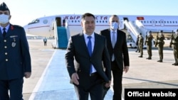 Президент Садыр Жапаров "Ата Түрк" аэропортунда. Стамбул. 11-ноябрь, 2021-жыл.