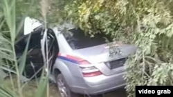 Бишкек-Торугарт автожолунда жол кырсыгына кабылган милициянын кызматтык автоунаасы. 