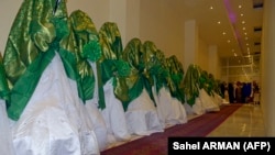 Нике үйүндө турган ооган кыздары. Кабул. 