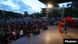 Ընդդիմությունը բողոքի ակիցա է իրականացնում Ֆրանսիայի հրապարակում, հունիս, 2022թ.