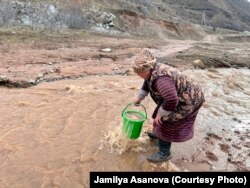 Будалыктын эли ушул суудан алып ичет.
