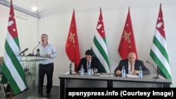 Ахра Бжания, Темур Гулия и Темур Надарая