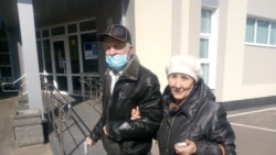 На улицах города немого людей в масках