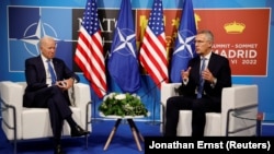 Кошмо Штаттардын президенти Жо Байден менен НАТОнун баш катчысы Йенс Столтенберг. Мадрид. 29-июнь,  2022-жыл.