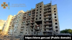 Odesa sebitinde rus zarbasy bilen urlan köp gatly ýaşaýyş jaýy. 1-nji iýul, 2022 ý. 