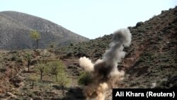 جنوبي وزیرستانونو په ګډون په نورو قبایلي ضلعو کې وخت په وخت د ځمکلاندې بمونو چاودنې شوې دي. پخوانی انځور