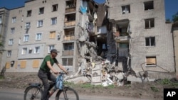 Обидва цивільних загинули в Бахмуті (на фото: наслідки обстрілу в місті, 20 червня)