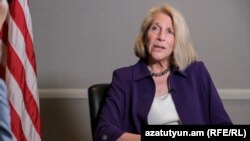 США перебувають «у дуже тісному контакті з нашими молдовськими партнерами в цей критичний час, і ми рішуче підтримуємо лідерство президентки Молдови Маї Санду», сказала Карен Донфрід (на фото)