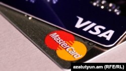 Карткі Visa і Mastercard. Ілюстрайыйнае фота