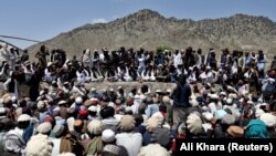 باشنده گان مناطق زلزله زده 