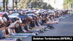 Айт намазы. Архив сүрөт. 
