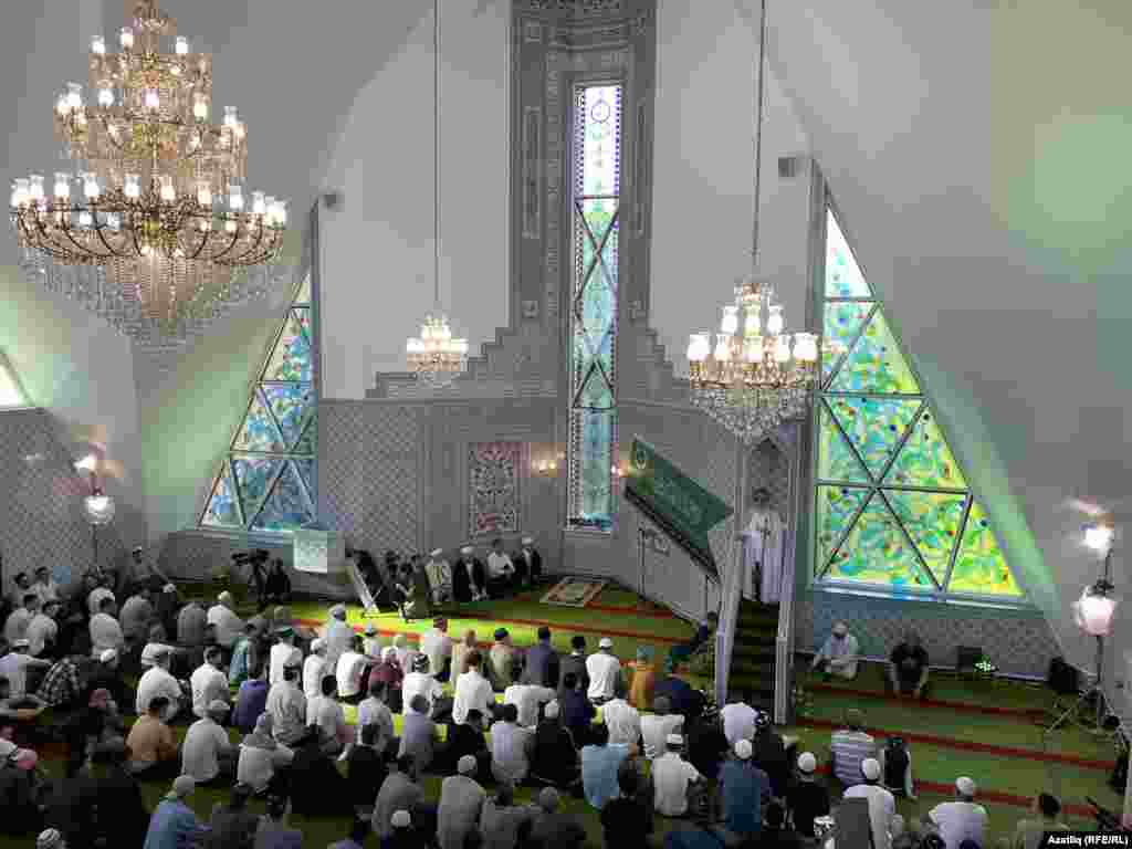 Балконнан караганда мәчет эче