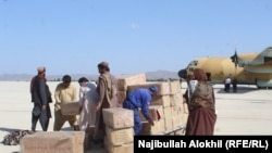 در جریان کمتر از یک هفته اخیر برخی از کشور و نهاد های بین المللی کمک های را به زلزله زده گان فرستاده اند.