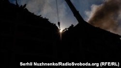 Роботи з розбору завалів на місцях обох ударів тривають, кажуть у ДСНС (фото ілюстраційне)