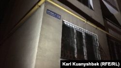 Аварийный дом в микрорайоне Алгабас в Алматы. 2 июня 2016 года.