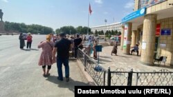 Ош, шайлоо тилкесинин алды. 2021-жыл, 11-июль.