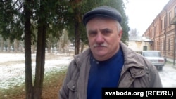 Аляксандар Бяльчук каля суду Берасьцейскага раёну