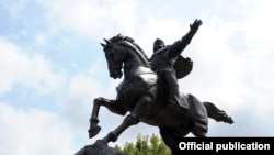 Түркиядагы Манастын айкелинин ачылышы. 9-август, 2017-жыл