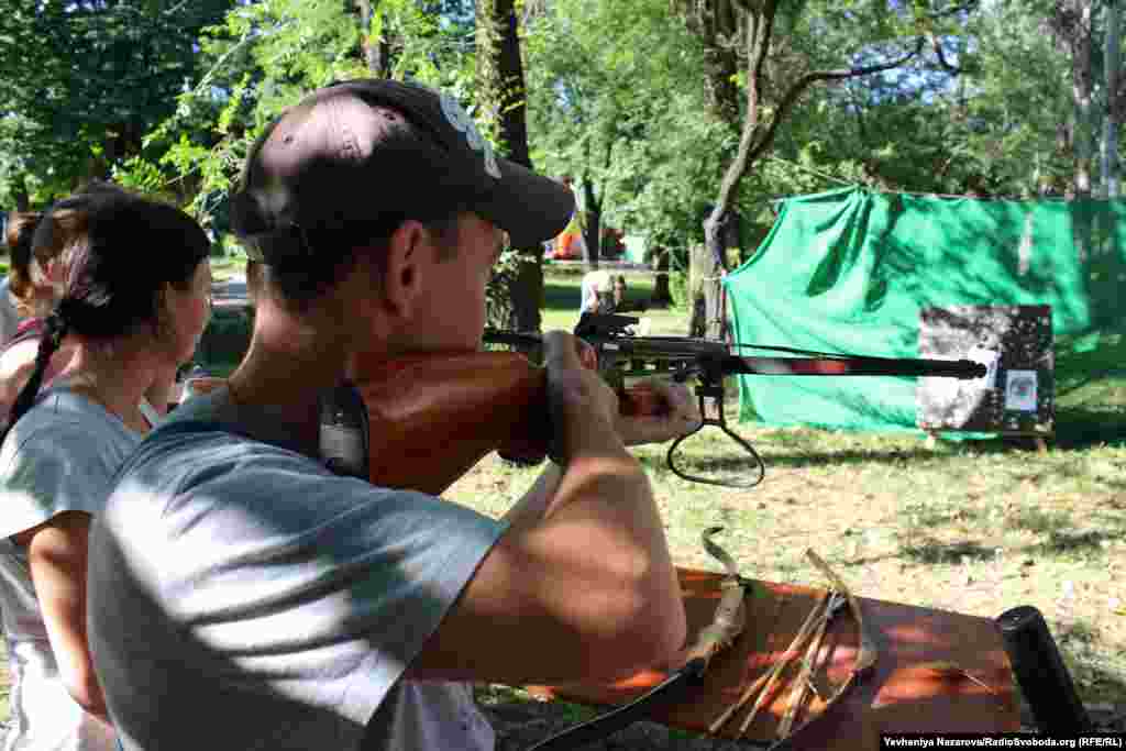 ...та стрільбі з арбалету
