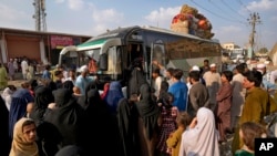 مهاجران افغان در حال برگشت به افغانستان 