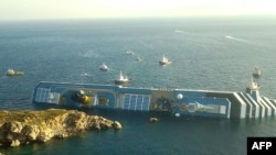 Лайнер Costa Concordia. после катастрофы у берегов Италии. 14 января 2012 г