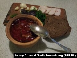 Майлуу шорпо (борщ) жана куйрук май (сало).