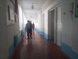 Казикан Тайшинов работает в школе №6 имени Михаила Ломоносова в городе Кок-Янгаке.