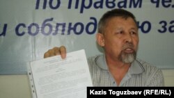 Есенбек Уктешбаев, руководитель НПО «Оставим народу жилье». Алматы, 20 мая 2014 года.