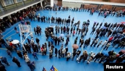 Каталониянең символик референдумында сайлаучылар чираты, Барселона. 9 ноябрь 2014