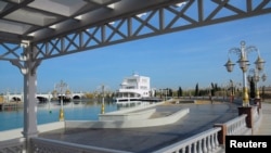 Romanyň sözlerine görä, Türkmenistana syýahat etmek bilen bagly kynçylyklara garamazdan, bu ýurda syýahat etmäge gyzyklanma bildirip jaň edýänleriň sany köp.