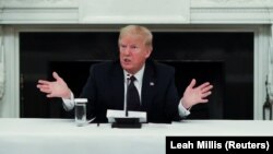 ԱՄՆ նախագահ Դոնալդ Թրամփը Սպիտակ տանը հանդիպման ժամանակ հայտնում է, որ ամեն օր հիդրօքսիքլորոքին է ընդունում, Վաշինգտոն, 18-ը մայիսի, 2020թ.