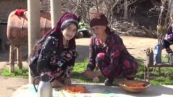 مادران تاجک به امید برگشت فرزندان شان نذر سمنک گرفته اند